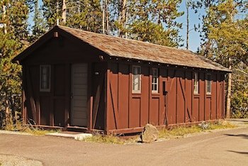Old Faithful Lodge Cabins
