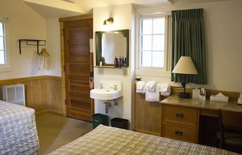 Old Faithful Lodge Cabins