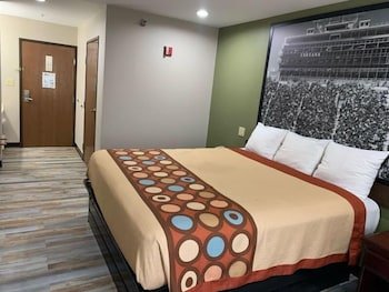 Super 8 by Wyndham Frankfort IN