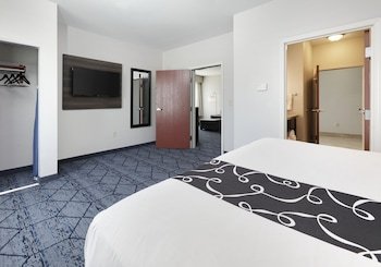 La Quinta Inn & Suites by Wyndham Denton - University Drive