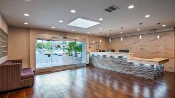 SureStay Plus Hotel by Best Western Sacramento Cal Expo