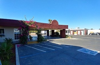 La Plaza Inn