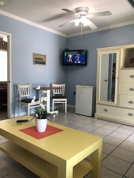 Lakeside Inn and Cafe