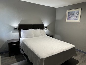 Americas Best Value Inn & Suites Groves Port Arthur