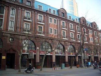 Ladoll Service Apartments
