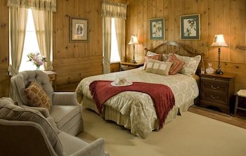 1906 Pine Crest Inn