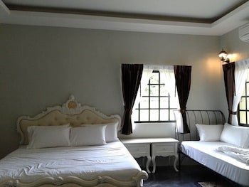 Bibury Resort
