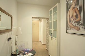 House Monti 1875 Coliseum Suites