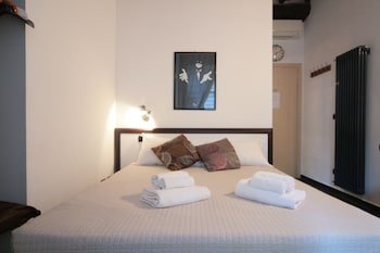 House Monti 1875 Coliseum Suites