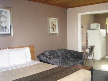 Parkway Motel