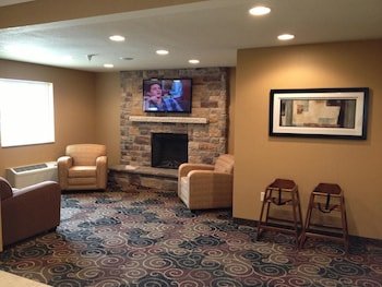 Cobblestone Hotel & Suites