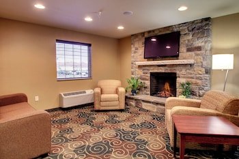 Cobblestone Hotel & Suites