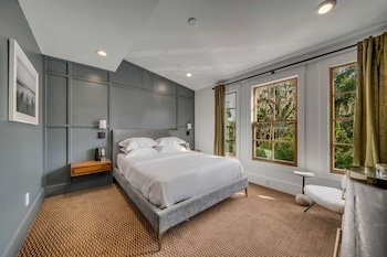The Emerald Boutique Stays