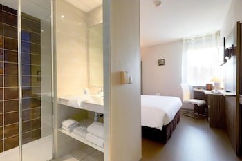 Hôtel Kyriad Saint Chély d'Apcher - Aire de la Lozère
