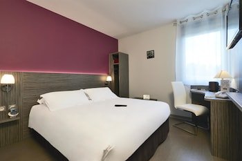 Hôtel Kyriad Saint Chély d'Apcher - Aire de la Lozère