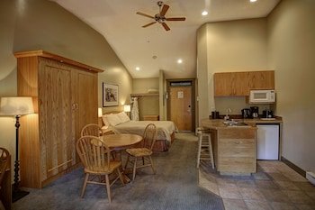 Tigh-Na-Mara Seaside Spa Resort & Conference Centre