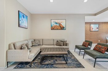 Best Western Valencia/Six Flags Inn & Suites
