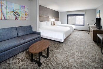 Best Western Valencia/Six Flags Inn & Suites