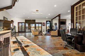 Suburban Studios Kansas City Airport North