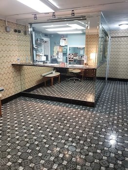 Presidential Inn and Suites
