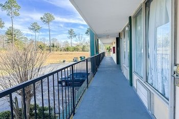 Super Inn & Suites by OYO Milledgeville