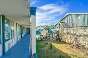 Super Inn & Suites by OYO Milledgeville