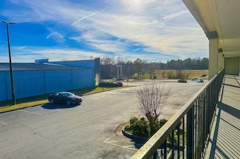 Super Inn & Suites by OYO Milledgeville