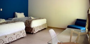 Hotel Quelitales