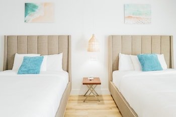 The Belmont Shore Inn