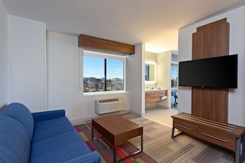 Holiday Inn Express Los Angeles LAX Airport