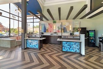 Best Western Plus Landmark Inn