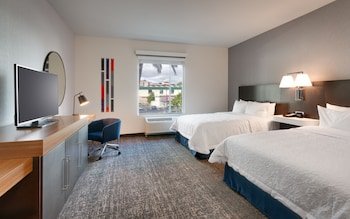 Hampton Inn & Suites Anaheim Resort Convention Center