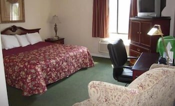 Golden Circle Inn & Suites