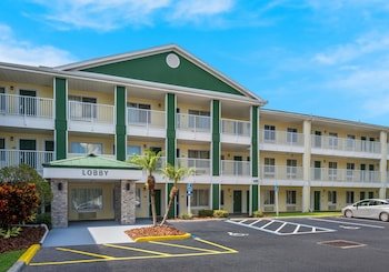 HomeTowne Studios Orlando - UCF Area