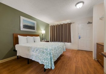 HomeTowne Studios Orlando - UCF Area