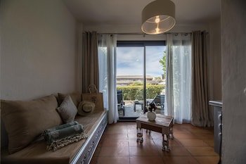 Hôtel Le Roi Théodore, Restaurant & SPA