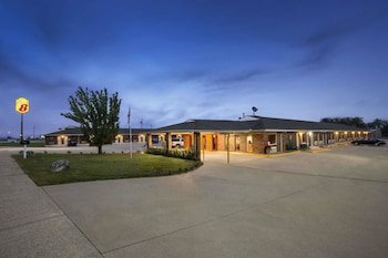 Super 8 by Wyndham Henryetta