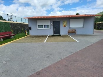 Parrots Village