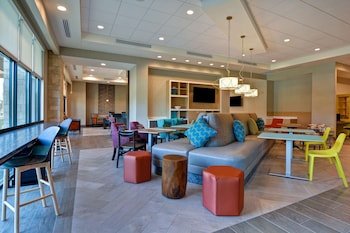 Home2 Suites by Hilton Orlando at  FLAMINGO CROSSINGS Town Center