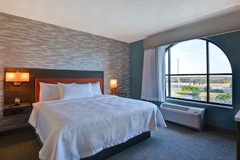 Home2 Suites by Hilton Orlando at  FLAMINGO CROSSINGS Town Center