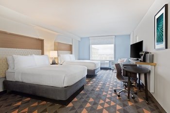 Holiday Inn & Suites Across From Universal Orlando