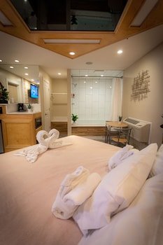 Sybaris Downers Grove