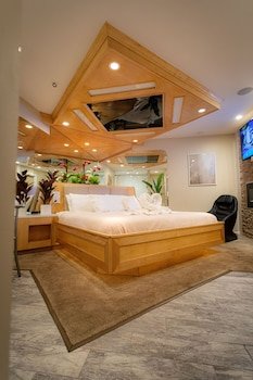 Sybaris Downers Grove