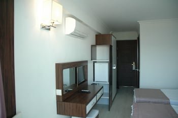 Arora Hotel