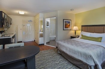 Candlewood Suites Louisville Airport