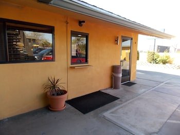 Apex Inn