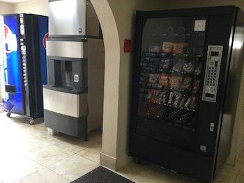 Super 8 by Wyndham Indianapolis/Emerson Ave