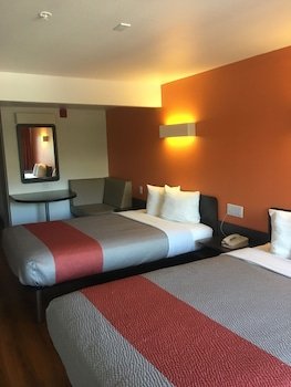 Motel 6 Bremerton