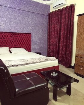 Hotel Second Home
