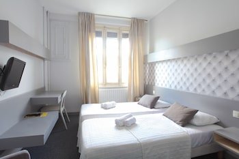Little Lodge Hotel